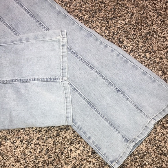Wild Fable 90’s Low Rise Flare Light Wash Jeans | NWT! - Picture 3 of 6